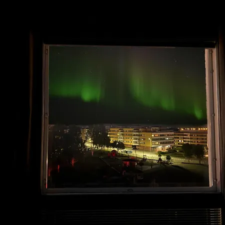 With Chance To Aurora At Center *