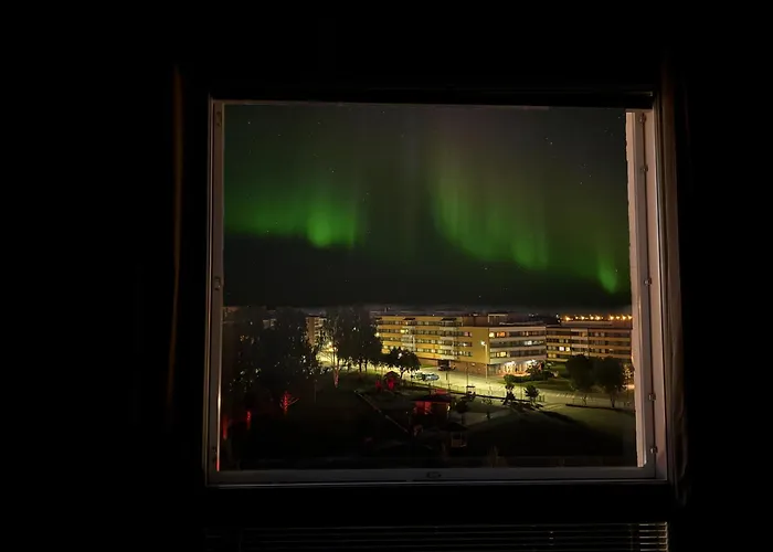 With Chance To Aurora At Center *