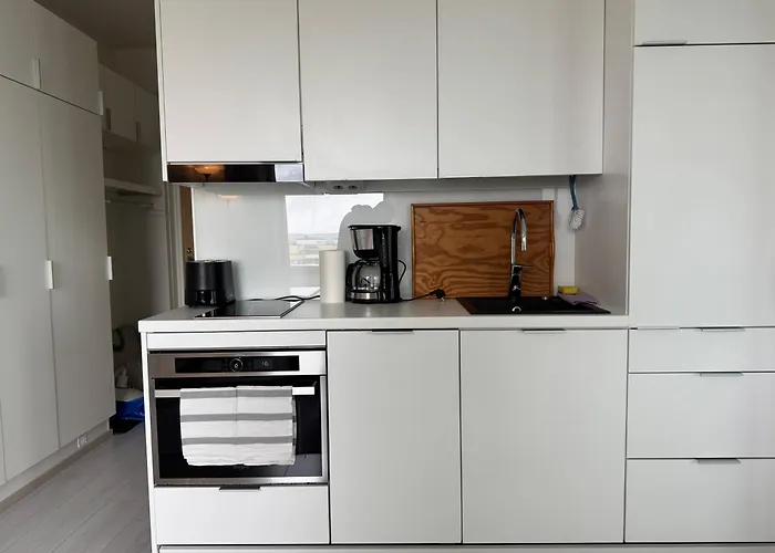 With Chance To Aurora At Center *