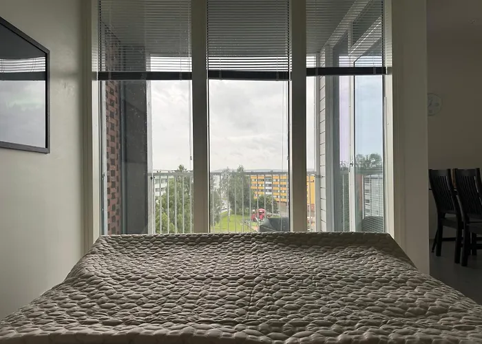 With Chance To Aurora At Center *